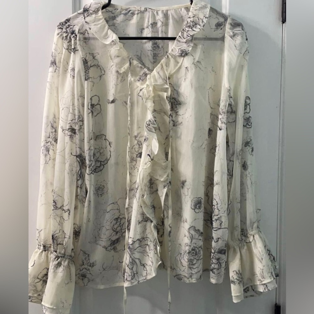 Cream floral dainty blouse